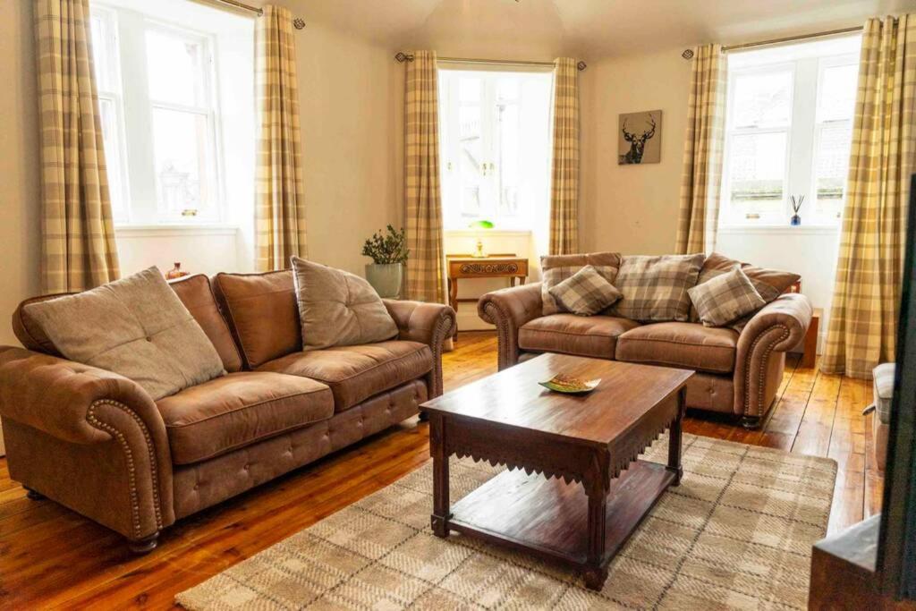 Spacious City Centre Apartment Full Of Character インヴァネス エクステリア 写真
