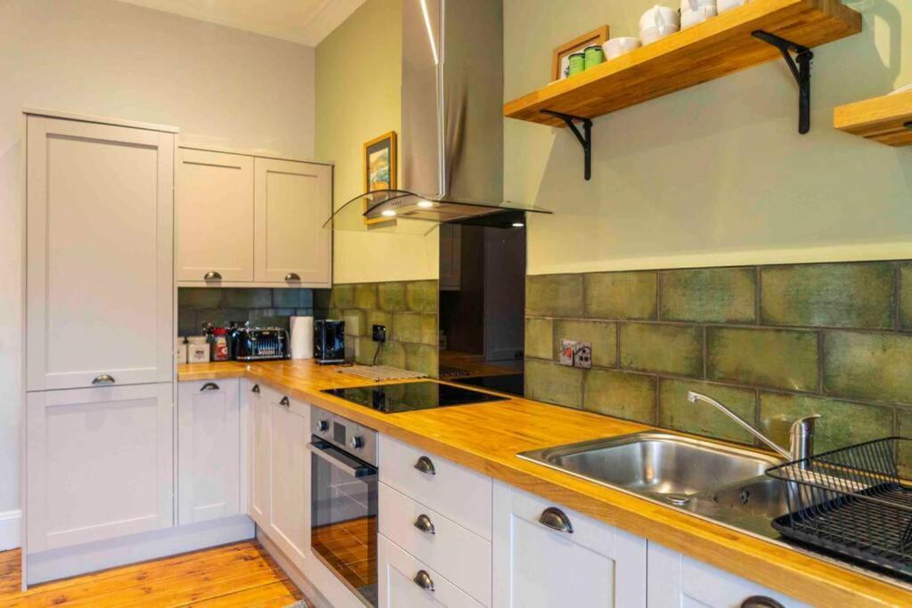Spacious City Centre Apartment Full Of Character インヴァネス エクステリア 写真