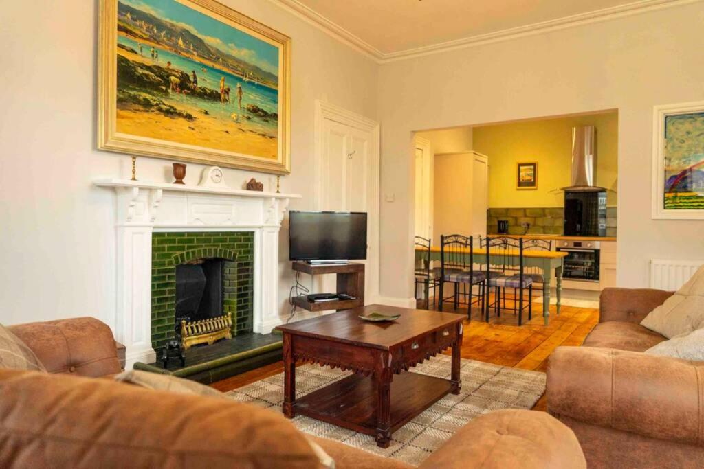 Spacious City Centre Apartment Full Of Character インヴァネス エクステリア 写真